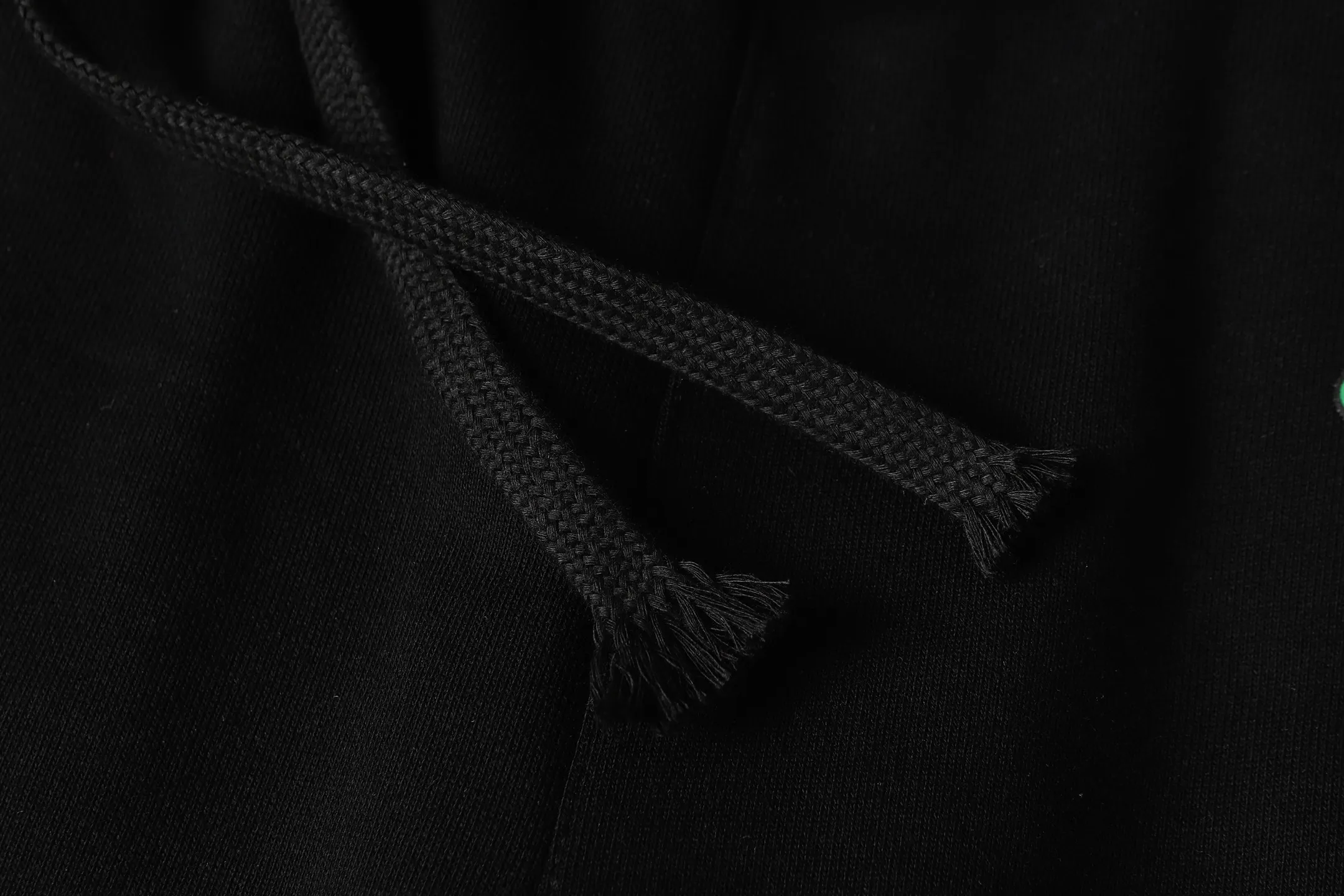 P270 #W5002 model, cross-border running quantity, please do not place an order if you pursue quality - Chrome Hearts/Chrome Hearts white Sanskrit letter printed trousers, casual pants and sweatpants - High weight, high density and high quality. The wool is soft, delicate and skin-friendly. Soft and silky to the touch. Warmth and skin-friendly. - Custom-woven and dyed with no color difference. No matter the fabric or workmanship details, it beats the ordinary version on the market. -Colour: black -Size: S M L XL